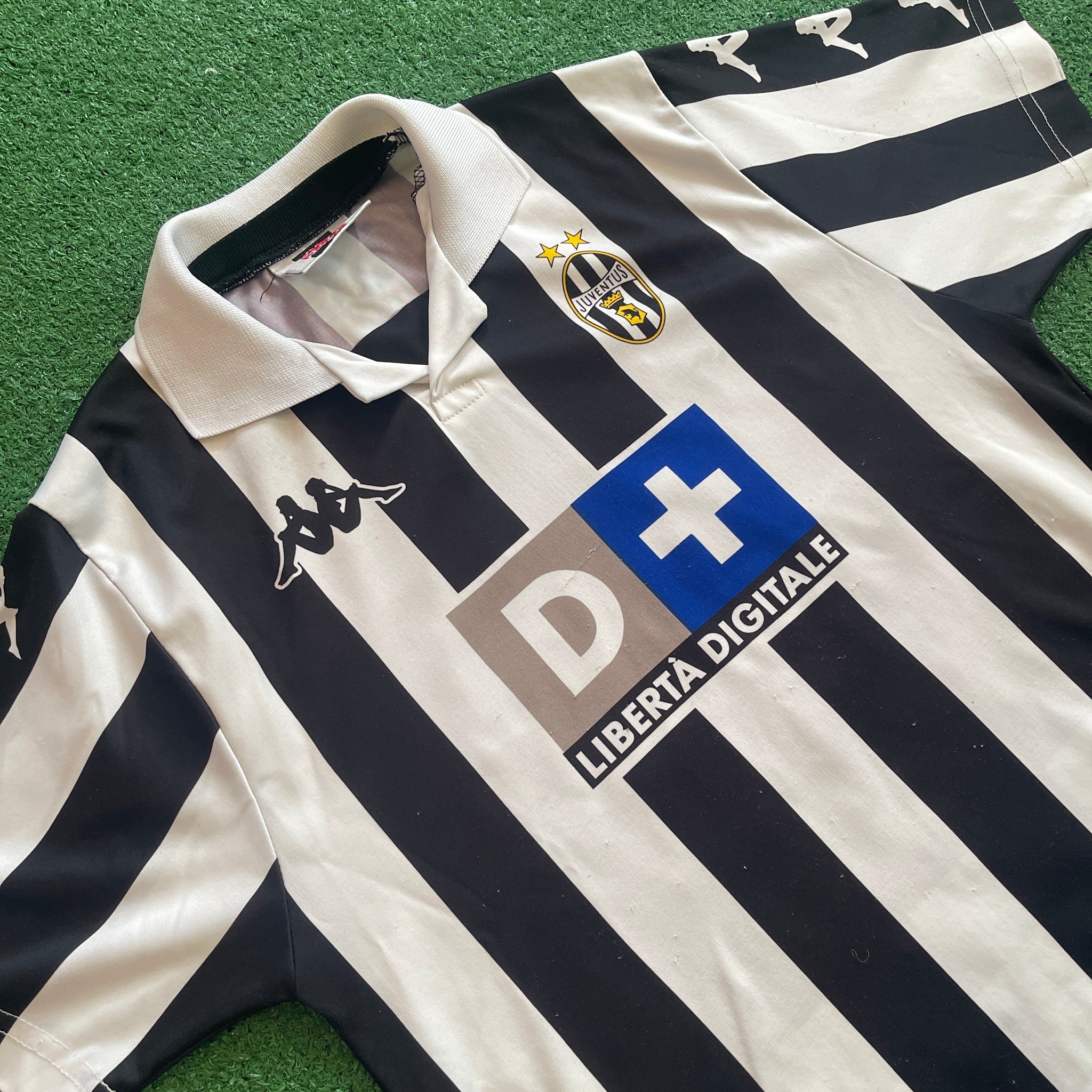 Vintage Kappa Juventus 1998/00 Home Football Kit (S)