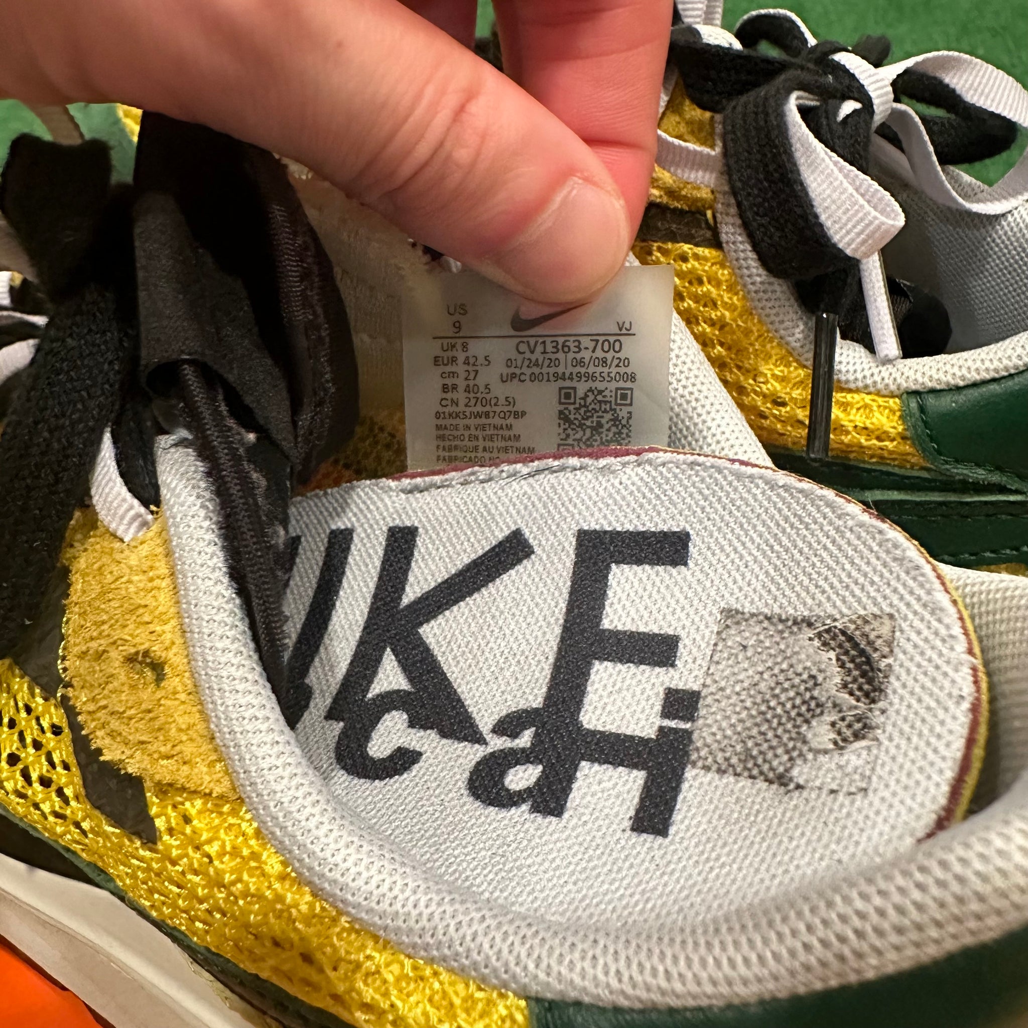 Nike Vaporwaffle sacai Tour Yellow Stadium Green CV1363-700 (9)