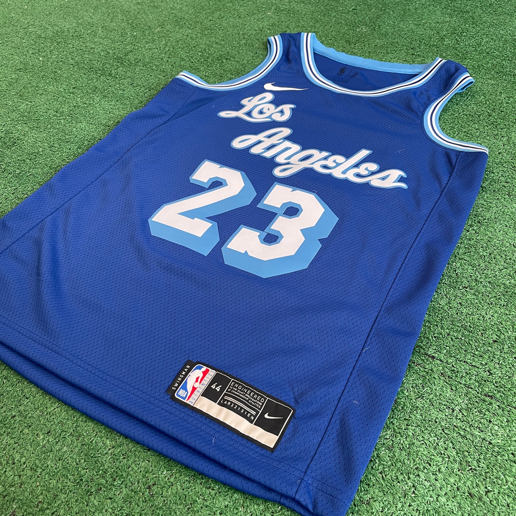 Nike LA Lakers City Edition Lebron James NBA Swingman Jersey CN1027-404 (M)