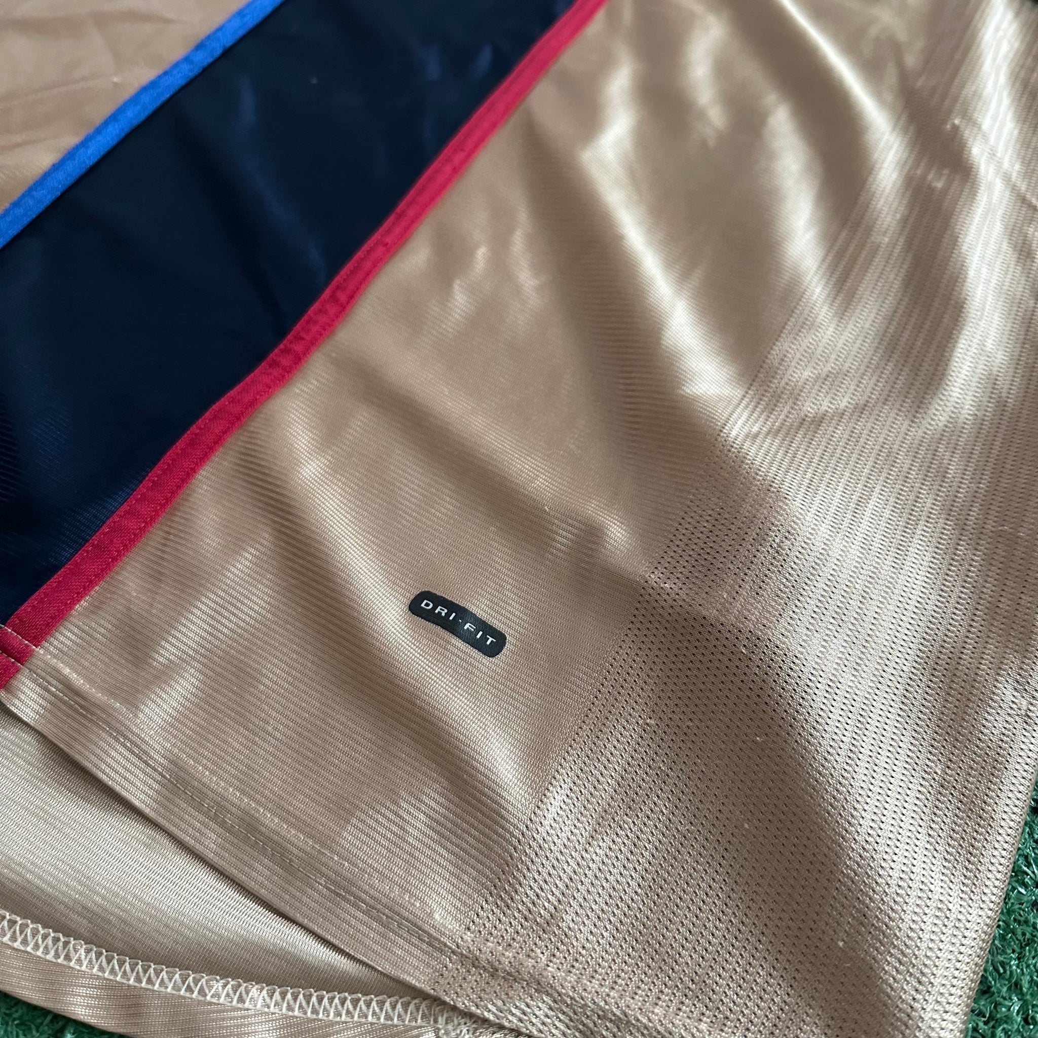 Vintage FC Barcelona #24 Puyol 2001/2002 Away Football Kit (L)