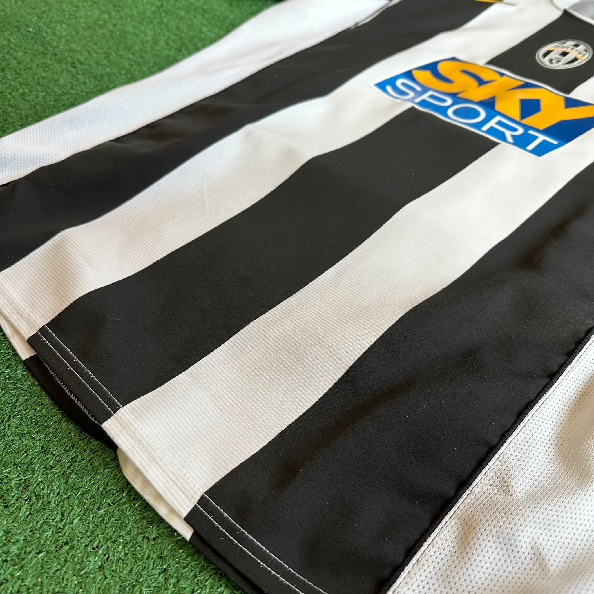 Vintage Nike Juventus FC #10 Del Peiro 2004/05 Home Football Kit (M)