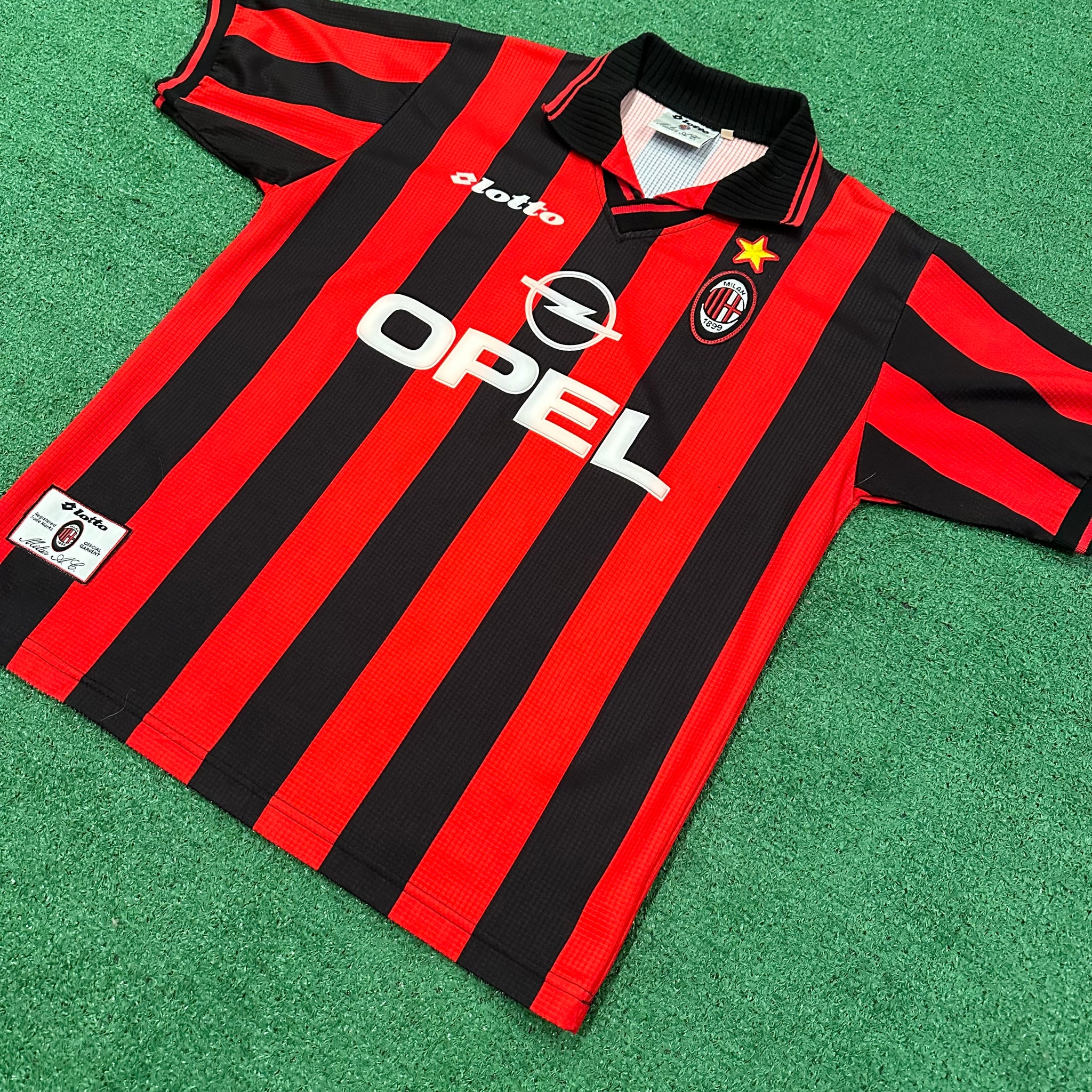 Vintage Lotto AC Milan #9 Kluivert 1997/98 Home Football Kit (M)