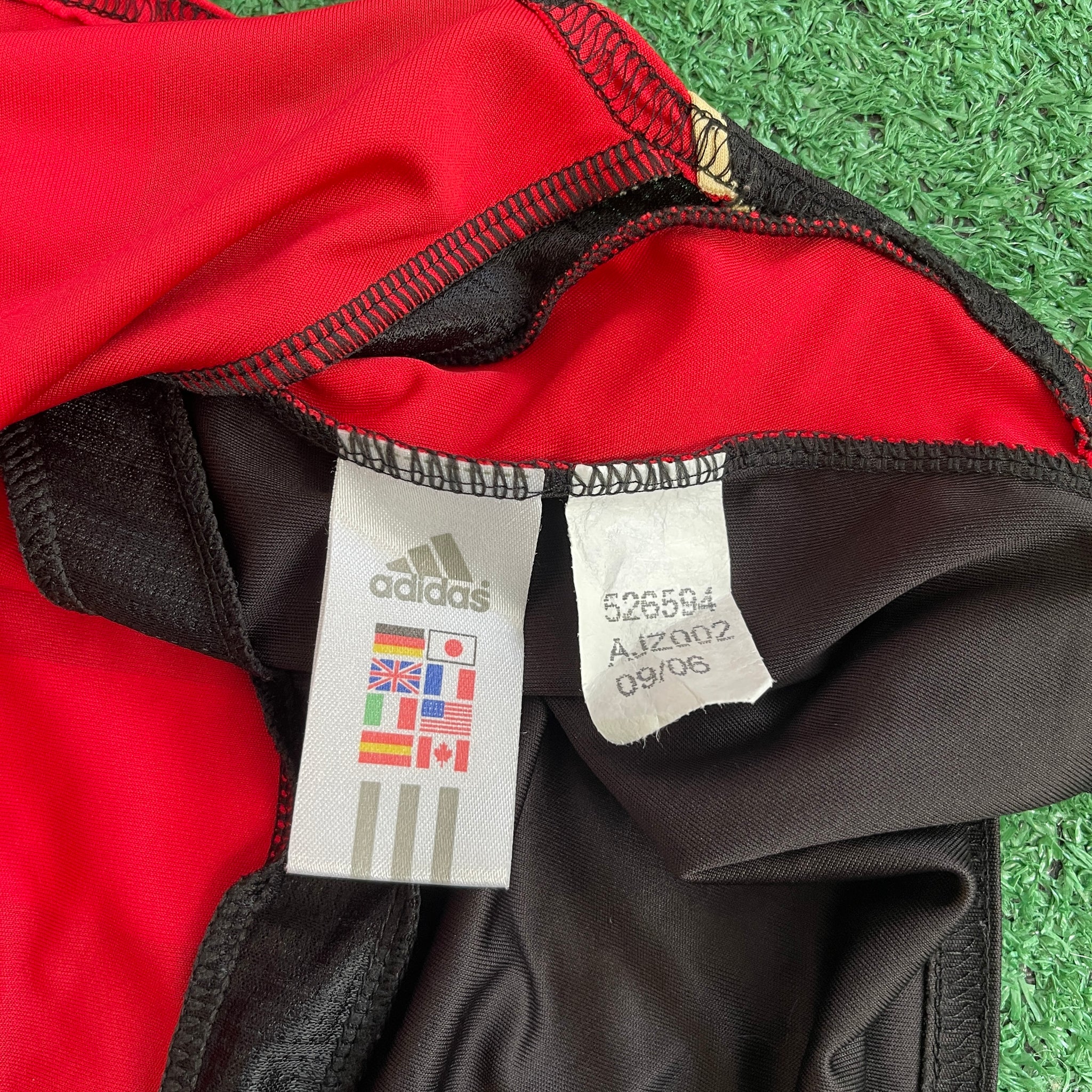 Vintage Adidas AC Milan #22 Kaka 2006/07 Home Football Kit (M)