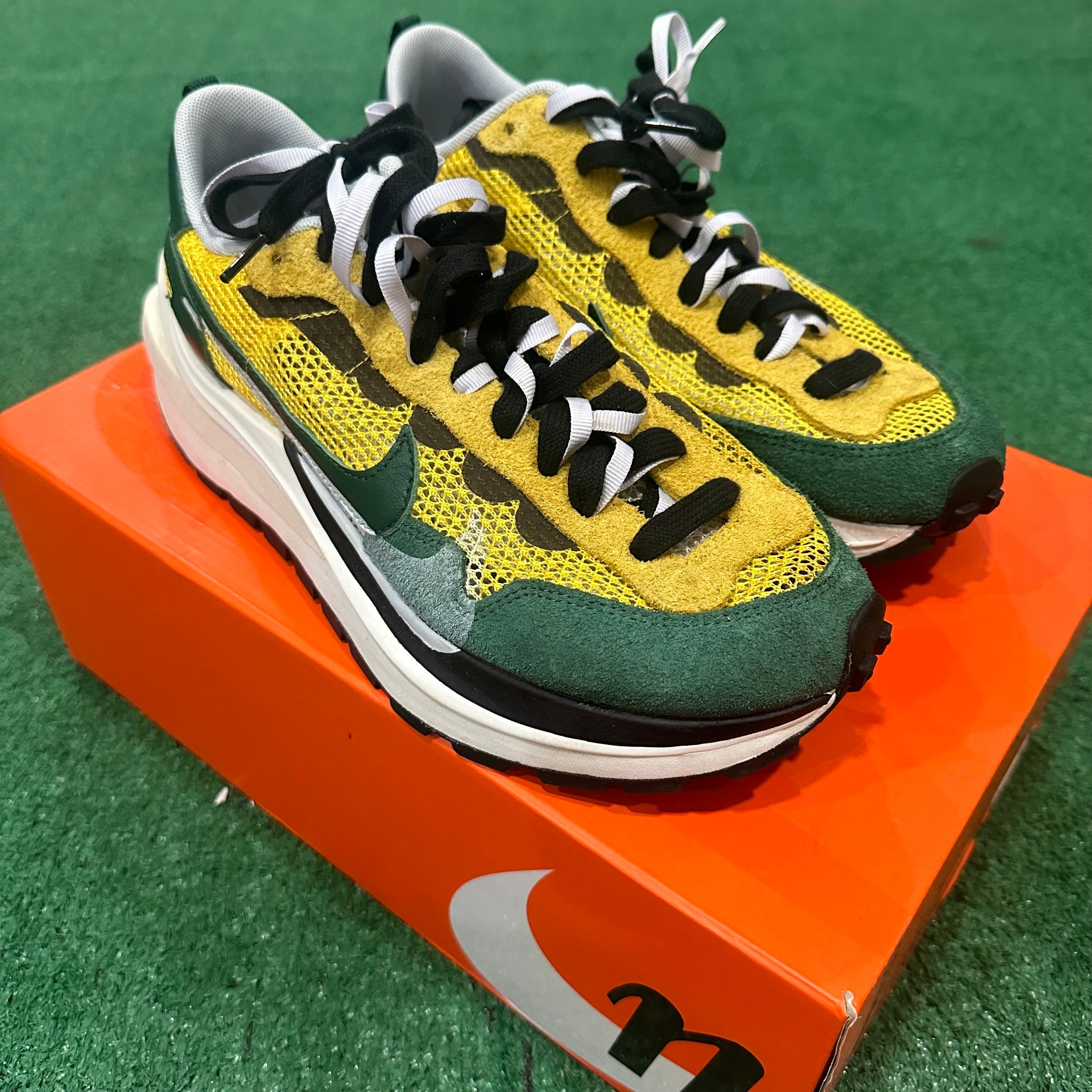 Nike Vaporwaffle sacai Tour Yellow Stadium Green CV1363-700 (9)