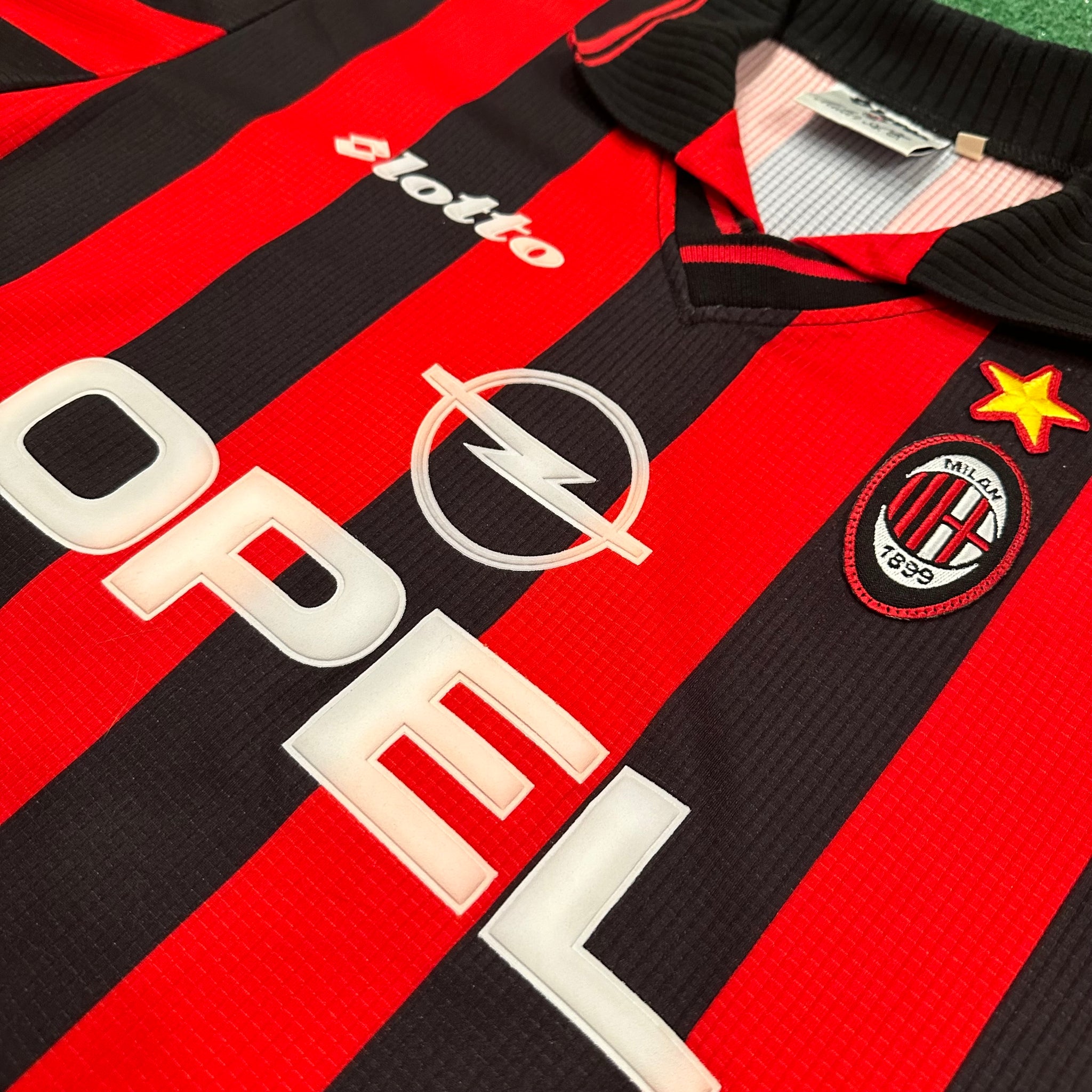 Vintage Lotto AC Milan #9 Kluivert 1997/98 Home Football Kit (M)