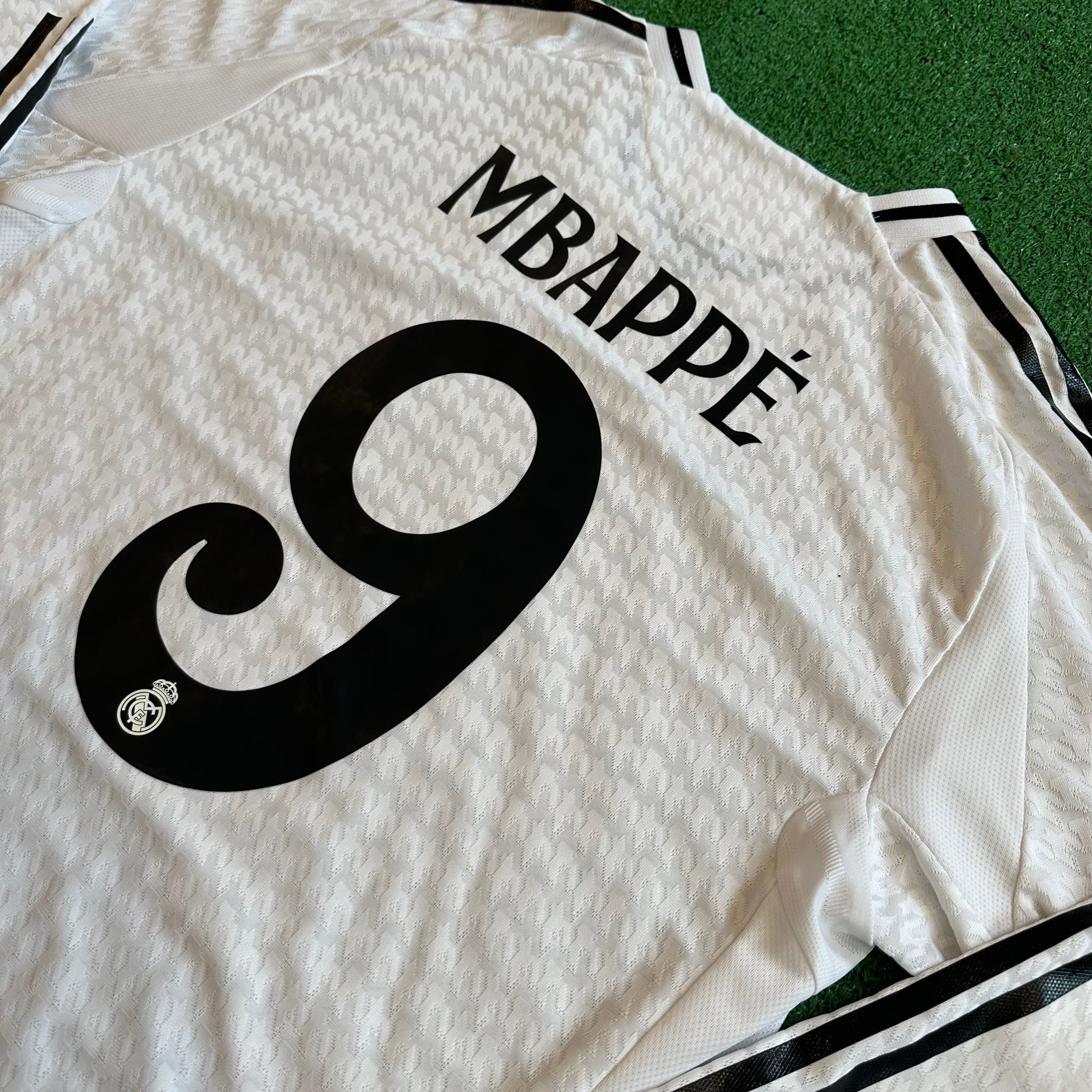 Adidas Real Madrid #9 Mbappe 2024/25 Home Authentic Long Sleeve Football Kit (XL)