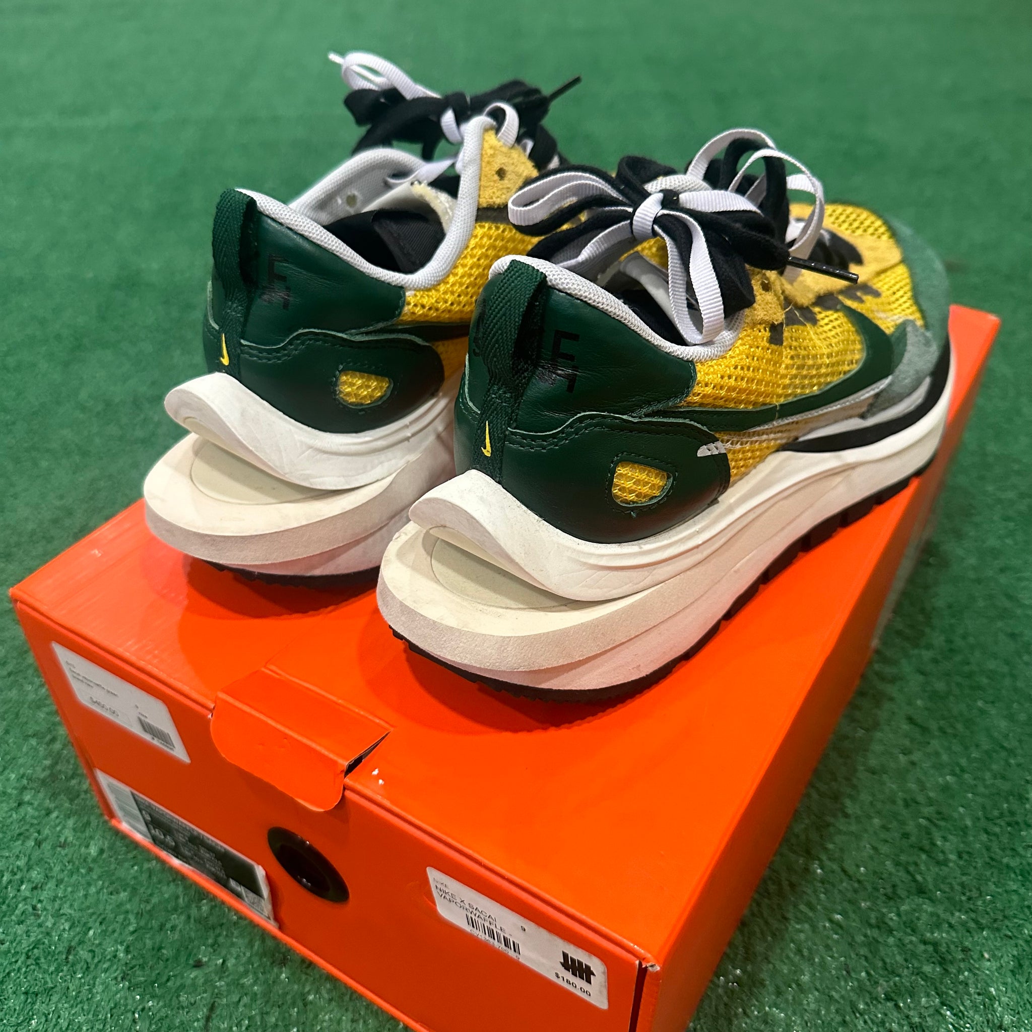 Nike Vaporwaffle sacai Tour Yellow Stadium Green CV1363-700 (9)