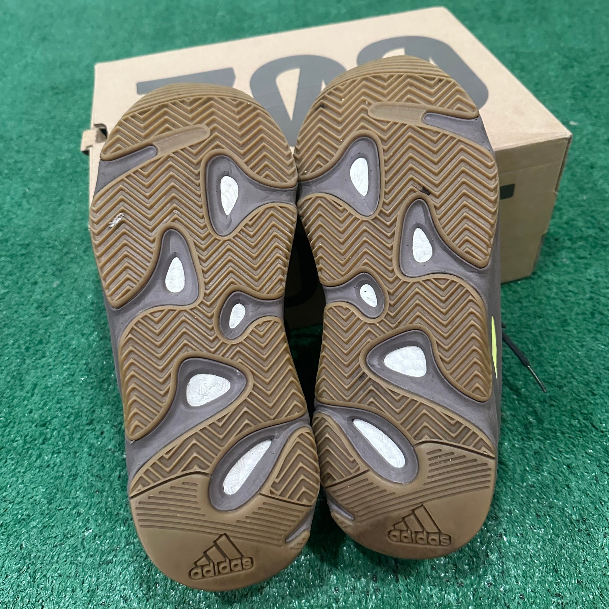 adidas Yeezy Boost 700 Mauve EE9614 (9)