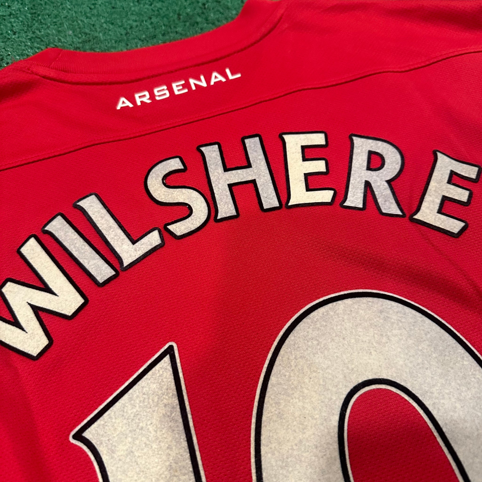 Nike Arsenal FC #19 Wilshere 2011/2012 Home Football Shirt (M)