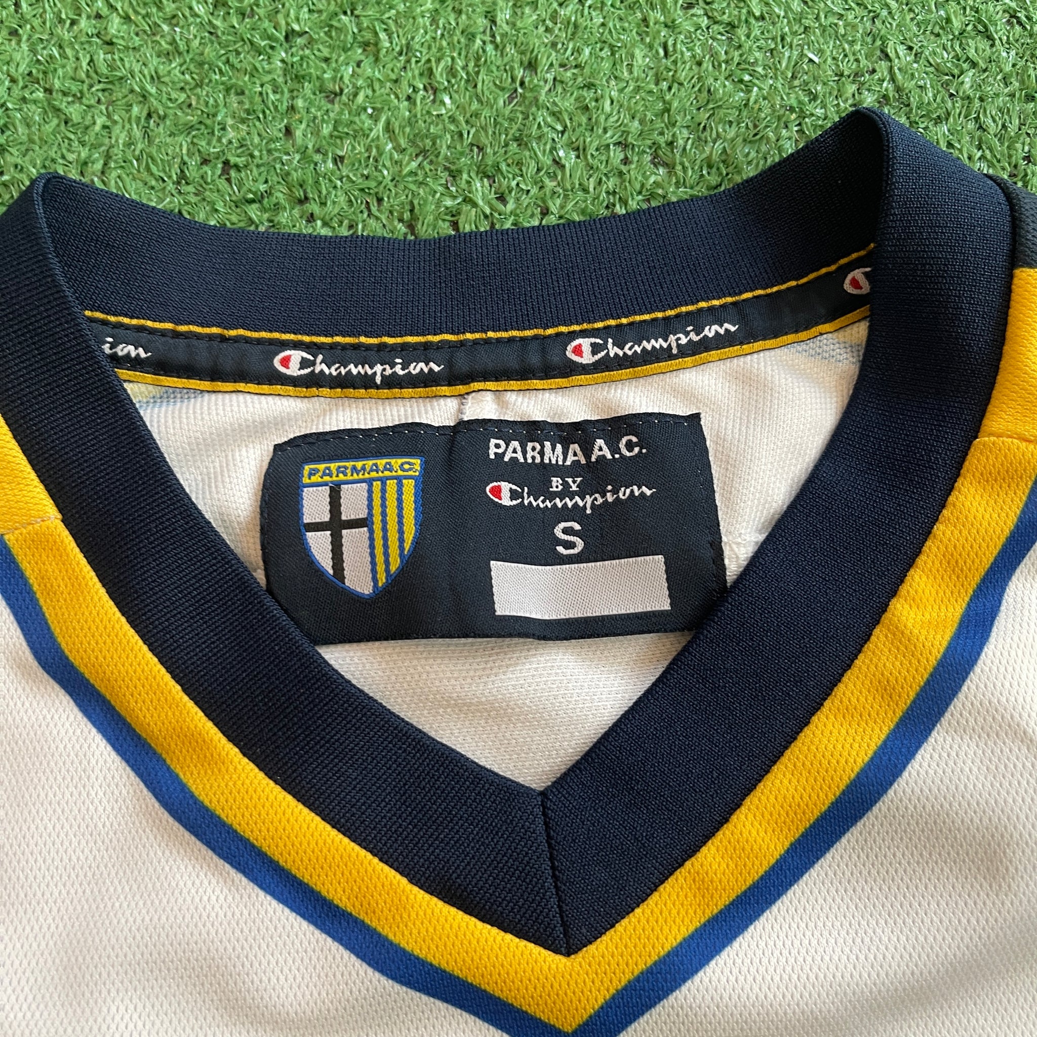 Vintage Champion Parma Calcio #9 Adriano 2002/03 Away Football Kit (S)