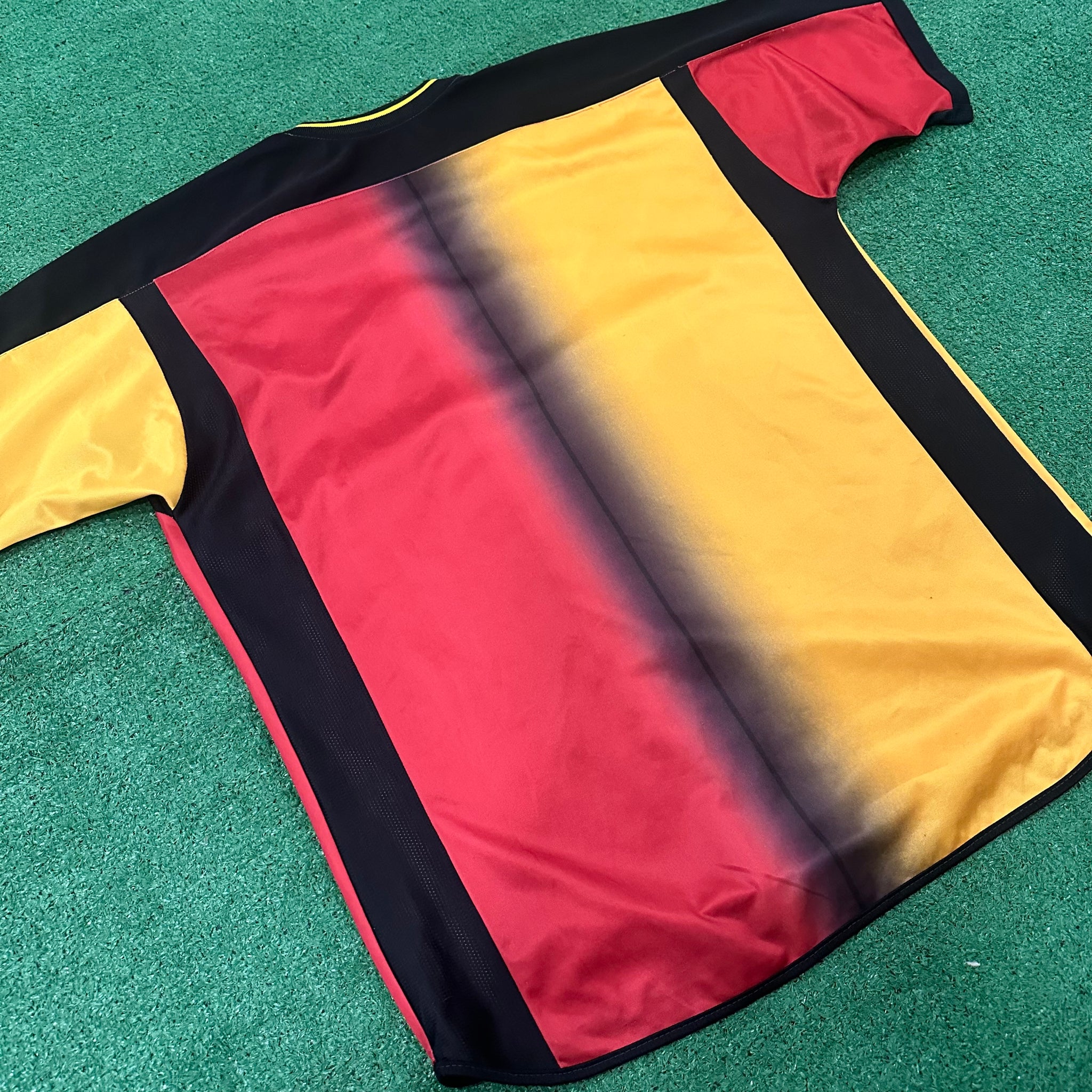 Vintage Umbro Galatasaray 2003/2004 Home Football Shirt (L)