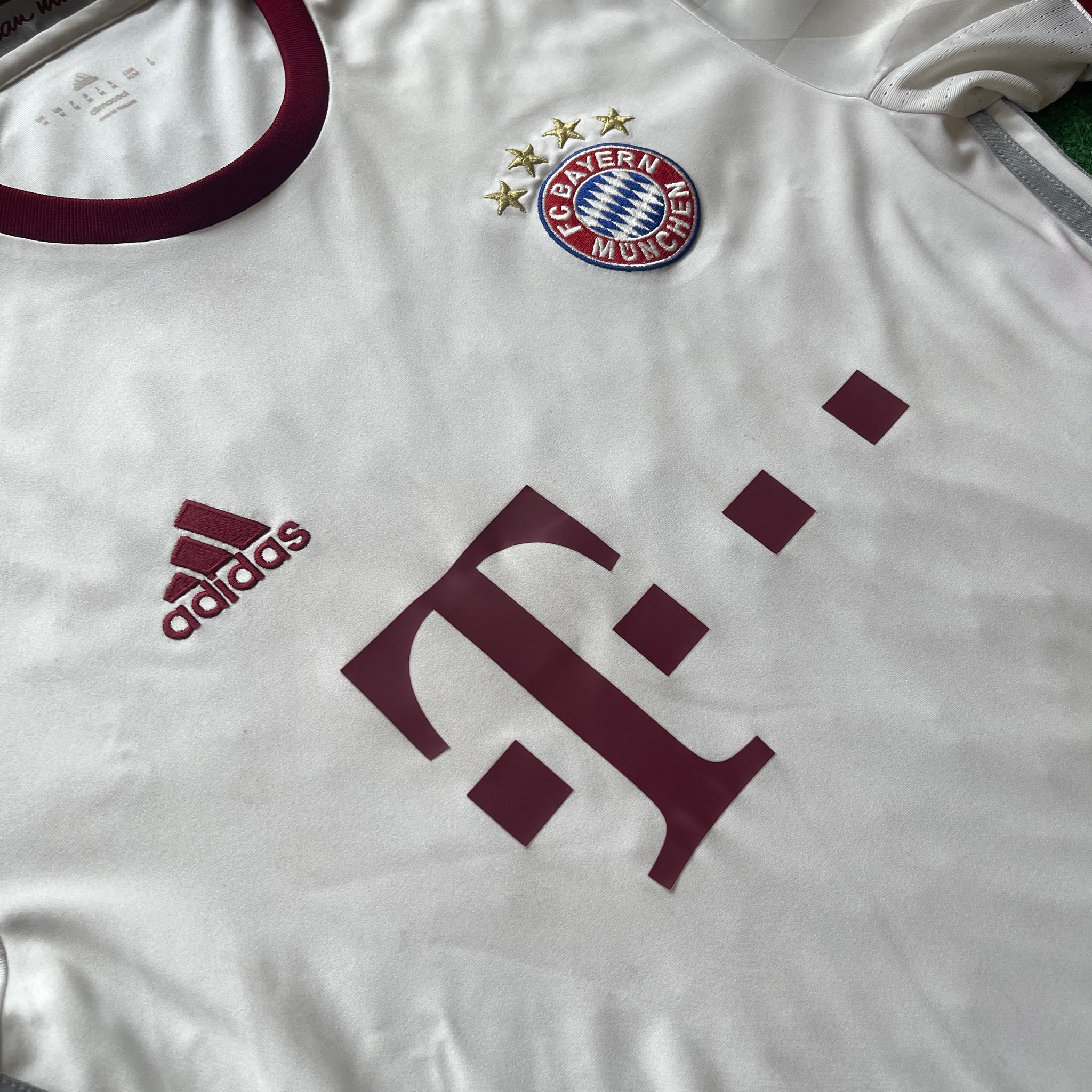 Adidas FC Bayern Munich 2016/17 Third Football Kit (M)