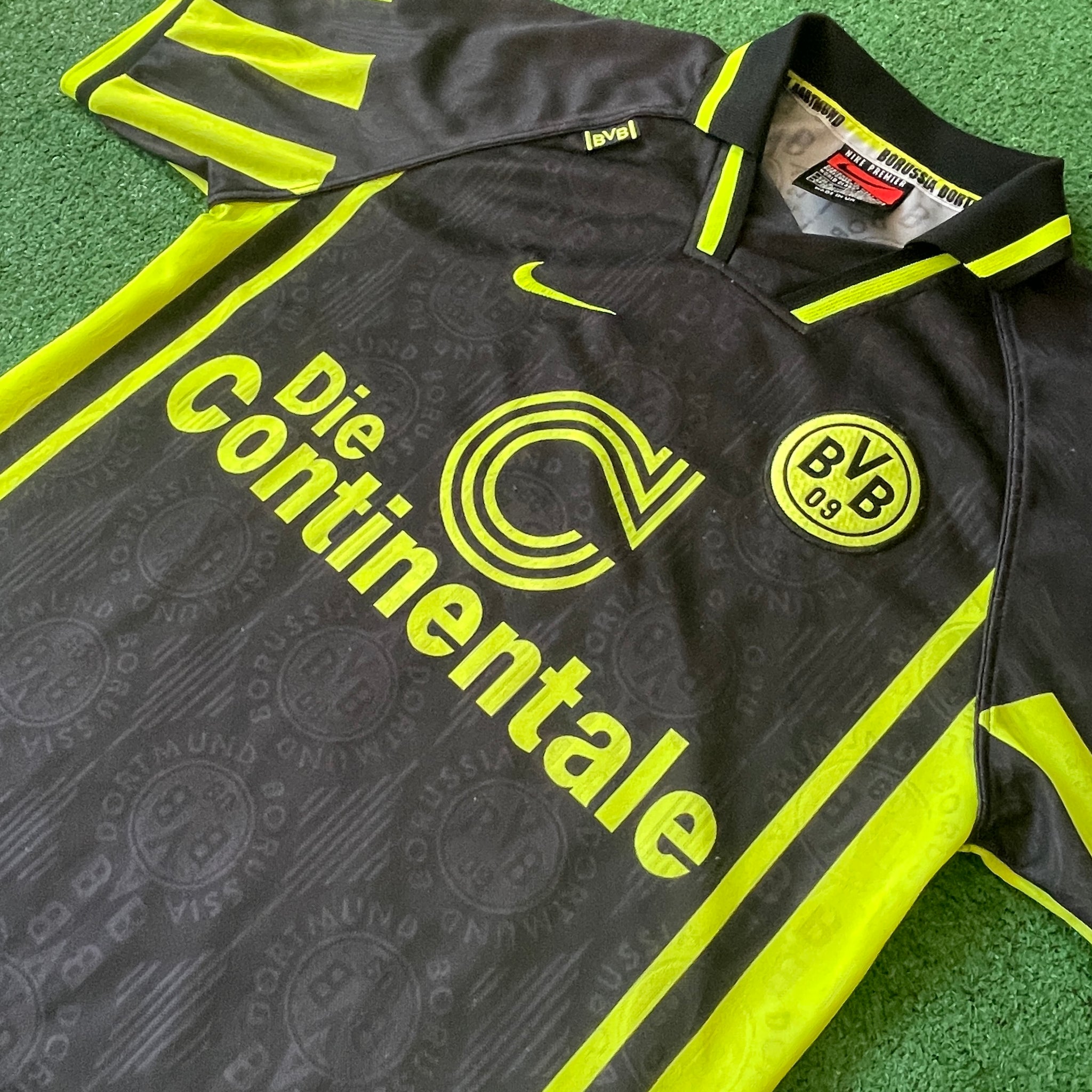 Vintage Nike Borussia Dortmund 1996/97 Away Football Kit (M)