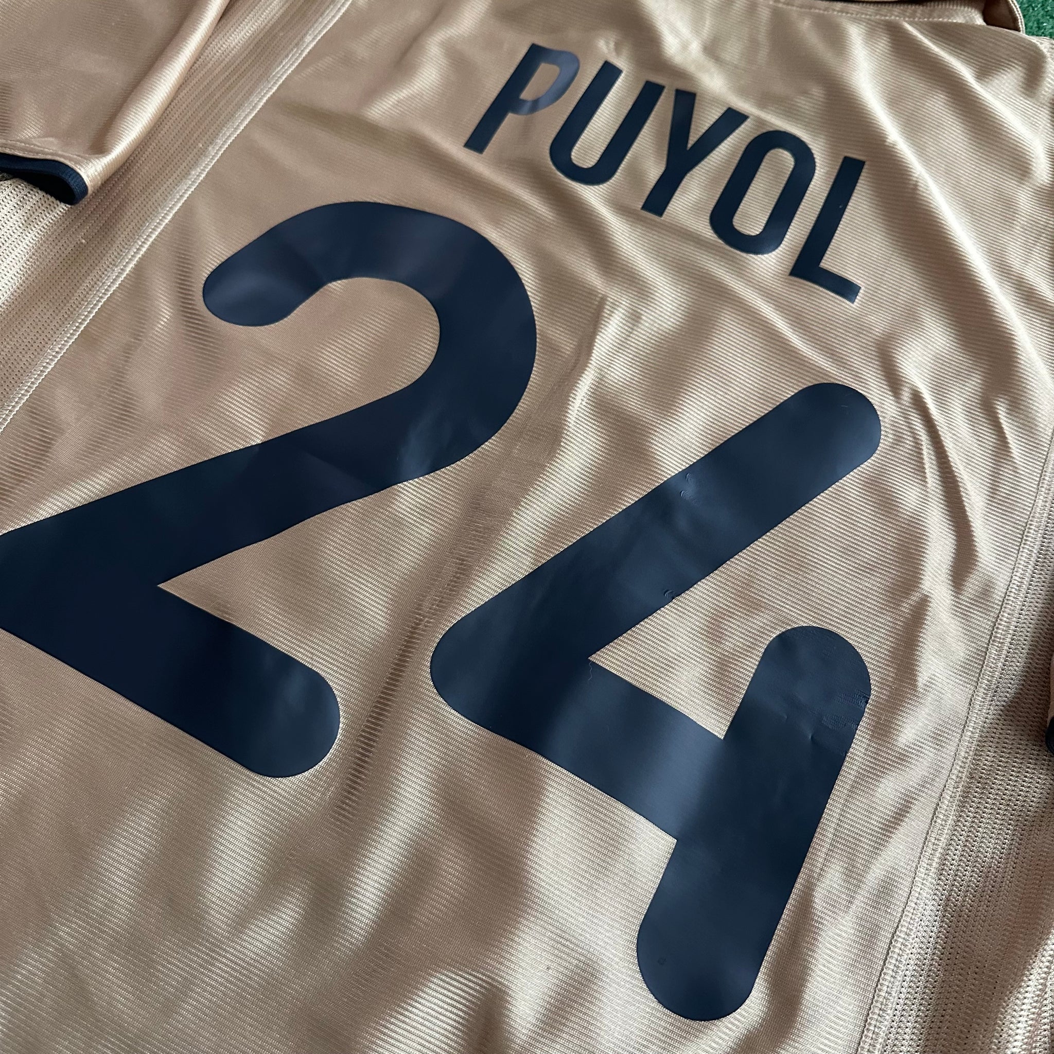 Vintage FC Barcelona #24 Puyol 2001/2002 Away Football Kit (L)