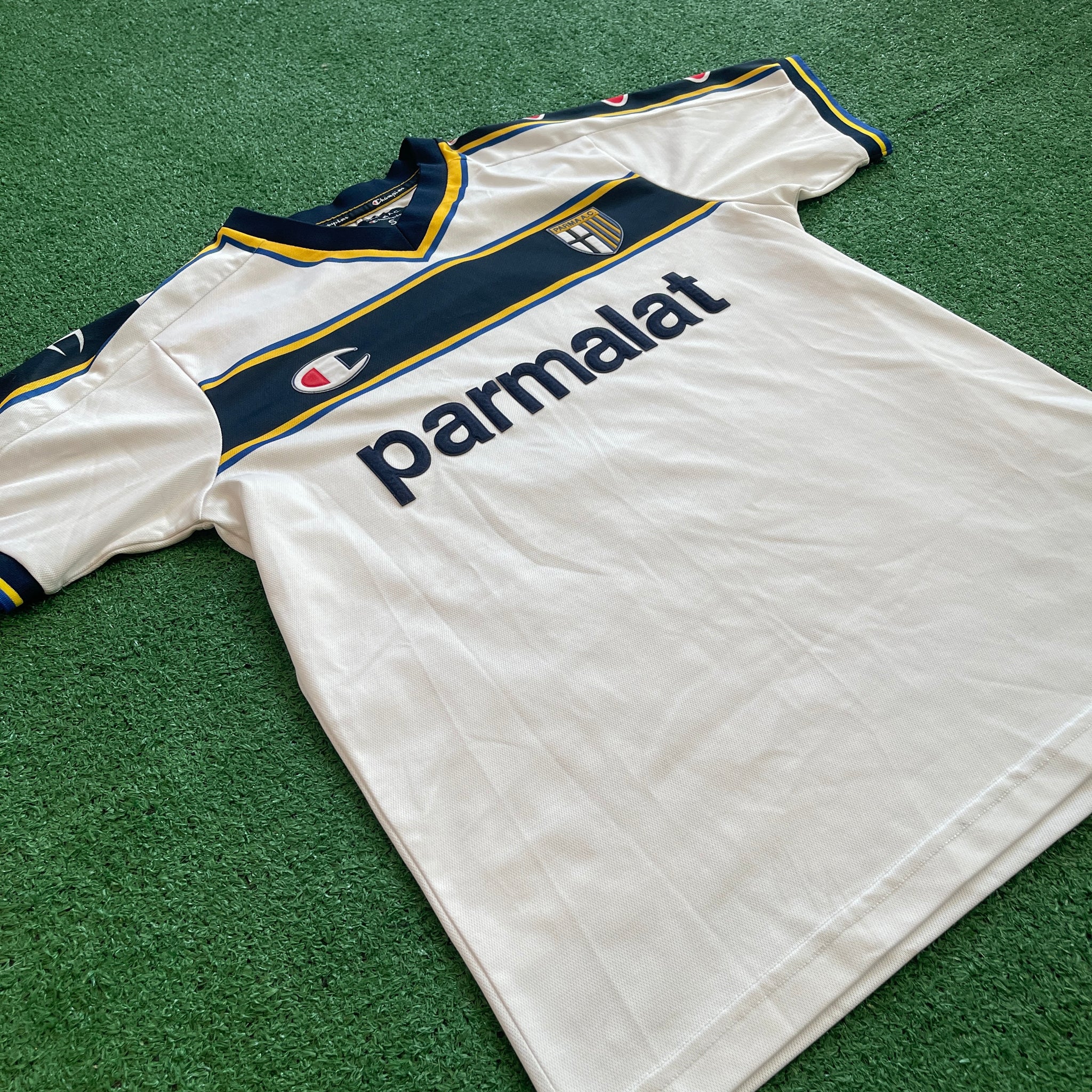 Vintage Champion Parma Calcio #9 Adriano 2002/03 Away Football Kit (S)