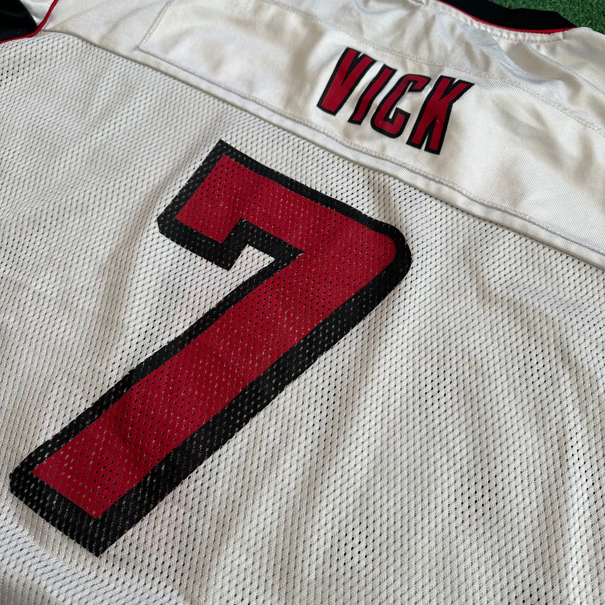 Vintage Reebok Atlanta Falcons #7 Vick NFL Football Jersey (XL)
