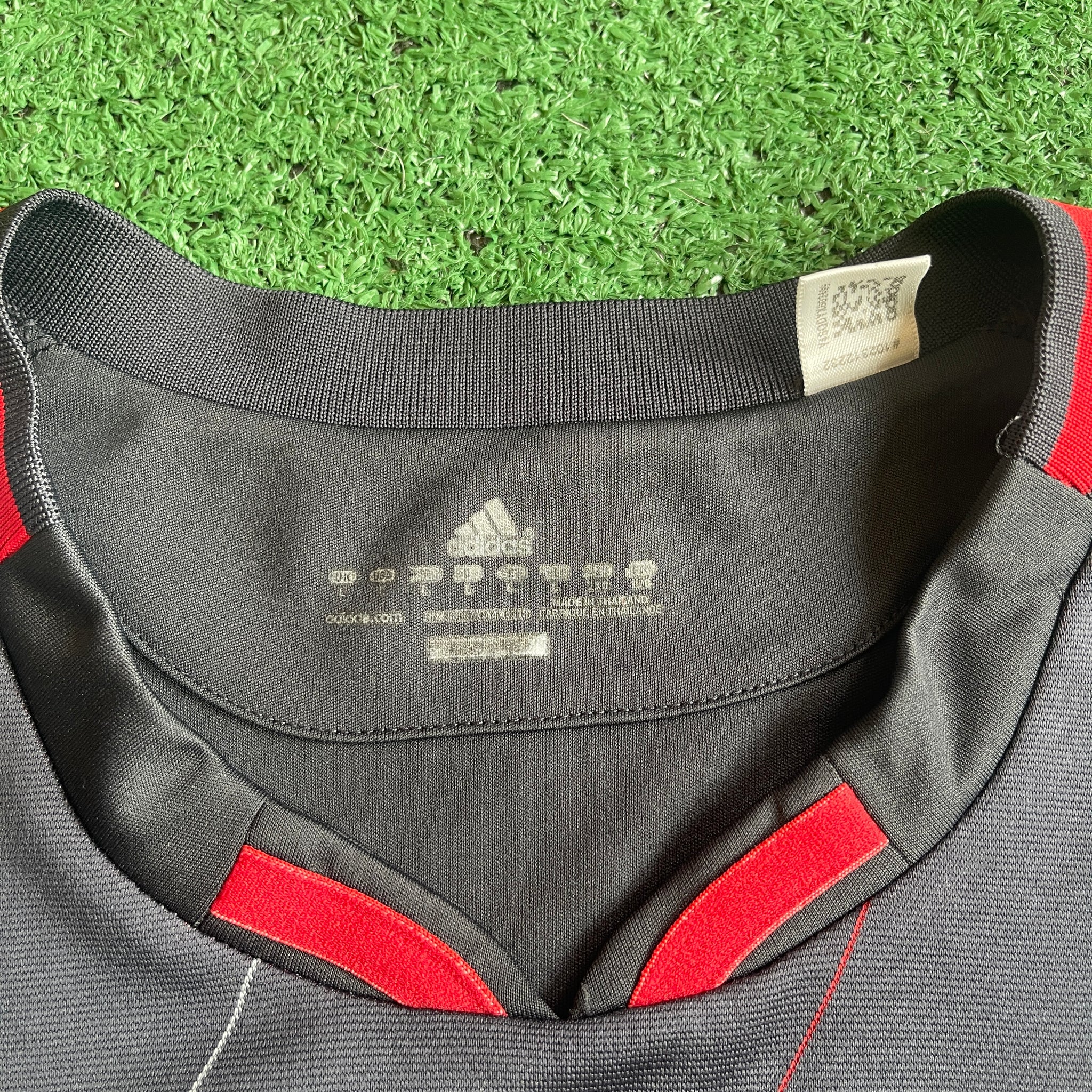 Adidas FC Bayern Munich 2010/11 Third Football Kit (L)