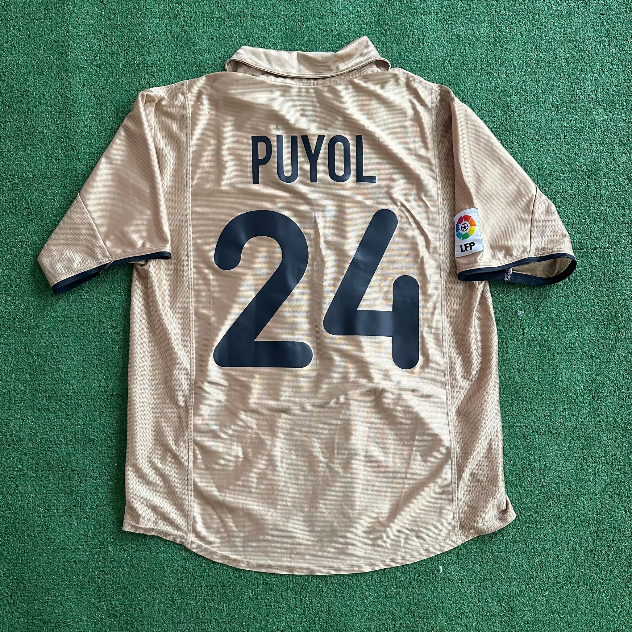 Vintage FC Barcelona #24 Puyol 2001/2002 Away Football Kit (L)