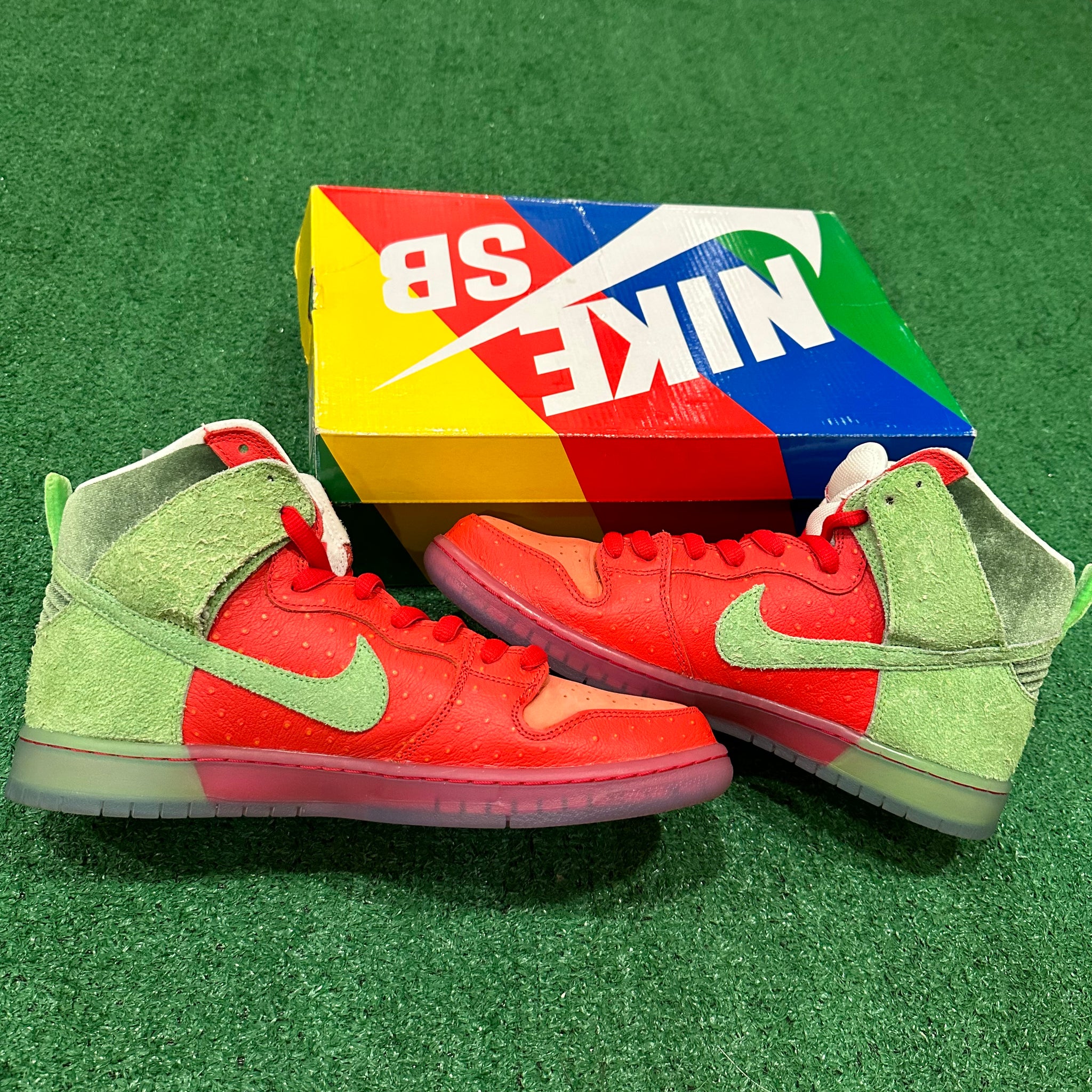 Nike SB Dunk High Strawberry Cough CW7093-600 (11.5)