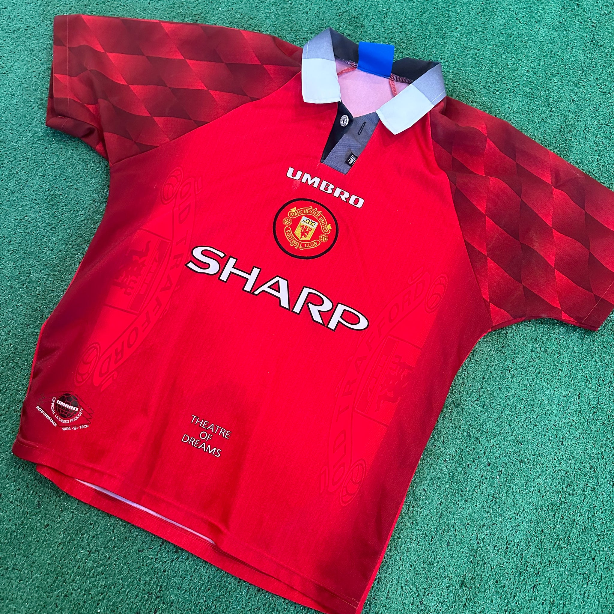 Vintage Umbro Manchester United #7 Cantona 1996/98 Home Soccer Jersey (M)