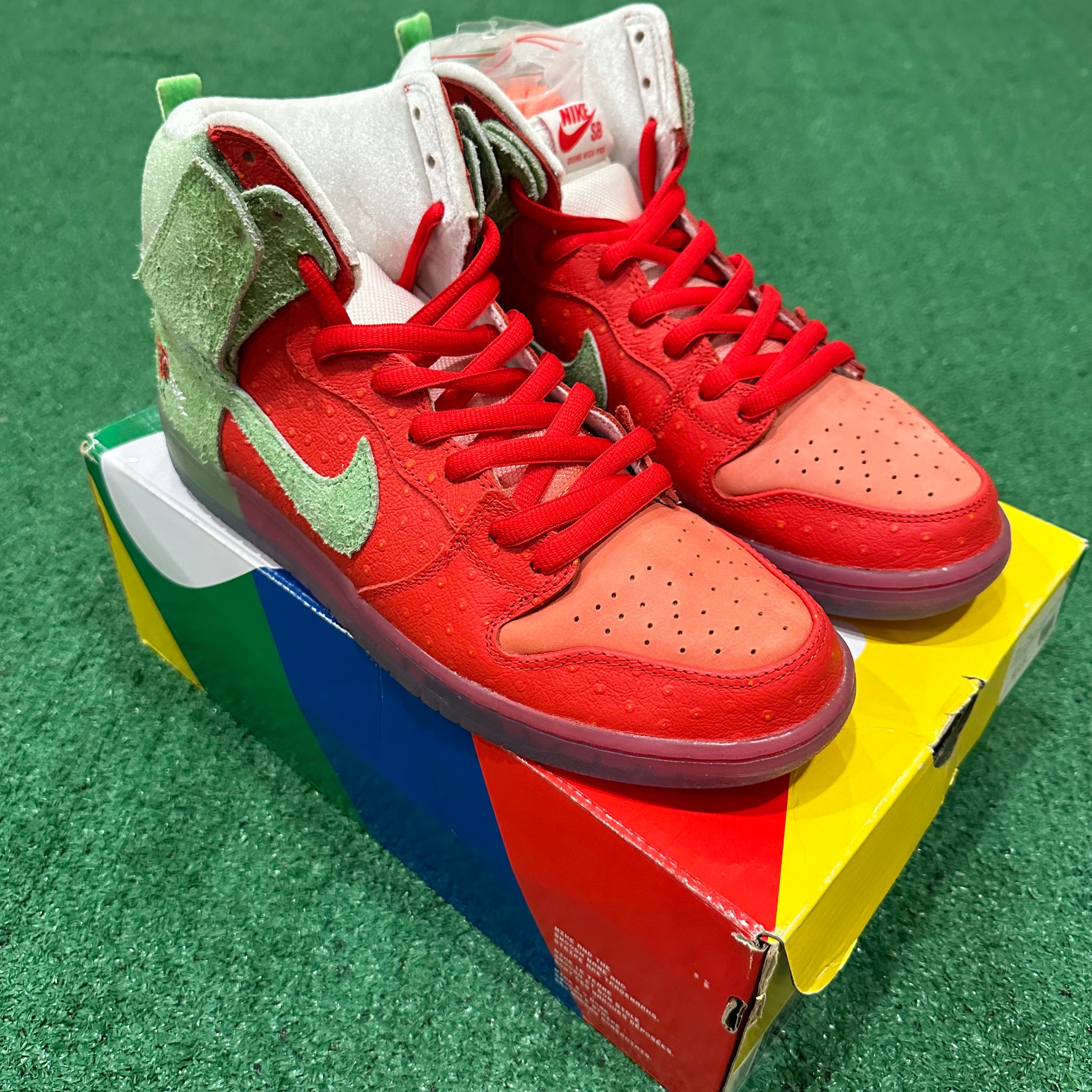 Nike SB Dunk High Strawberry Cough CW7093-600 (11.5)