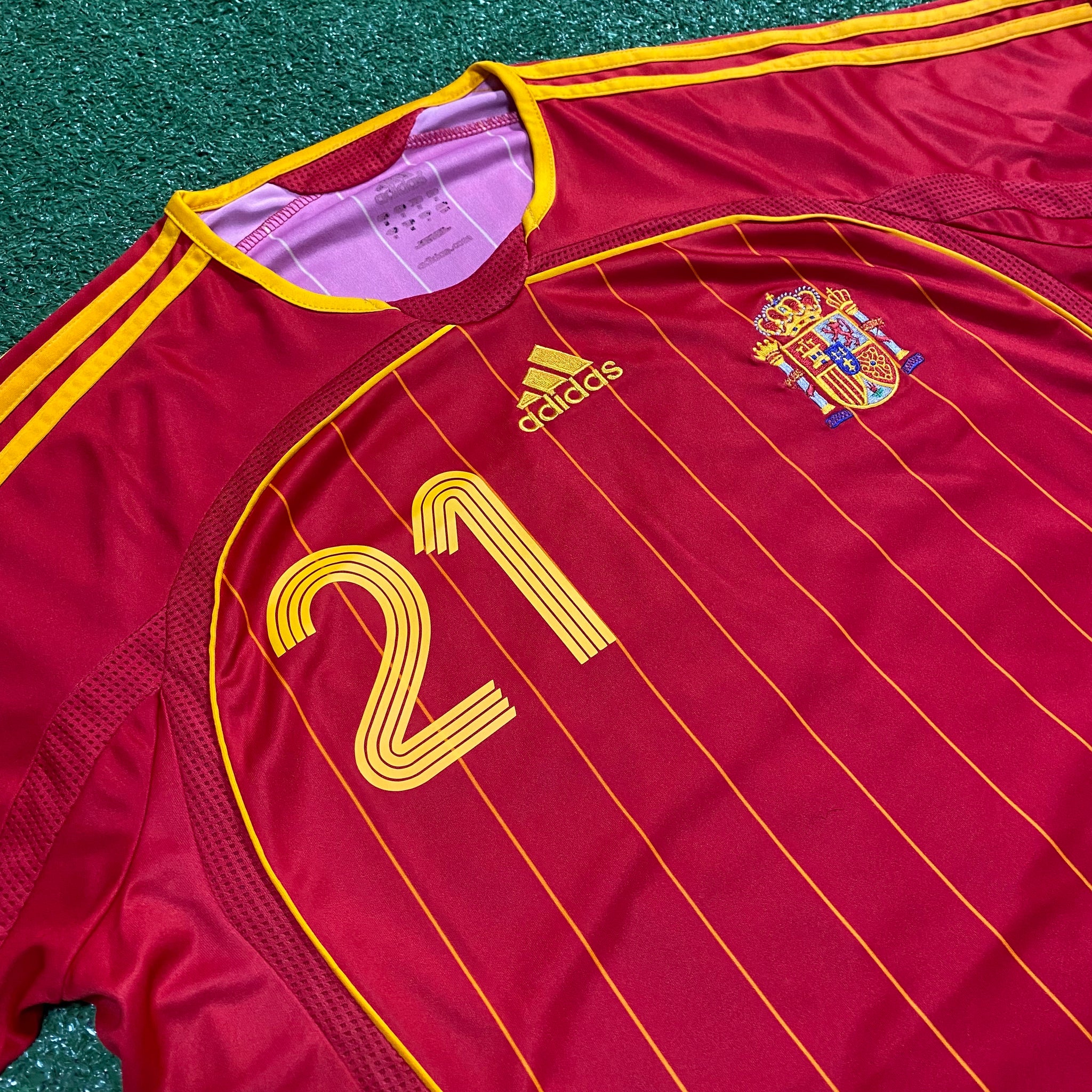 Vintage Adidas Spain #21 David Villa 2006 World Cup Home Jersey (M)