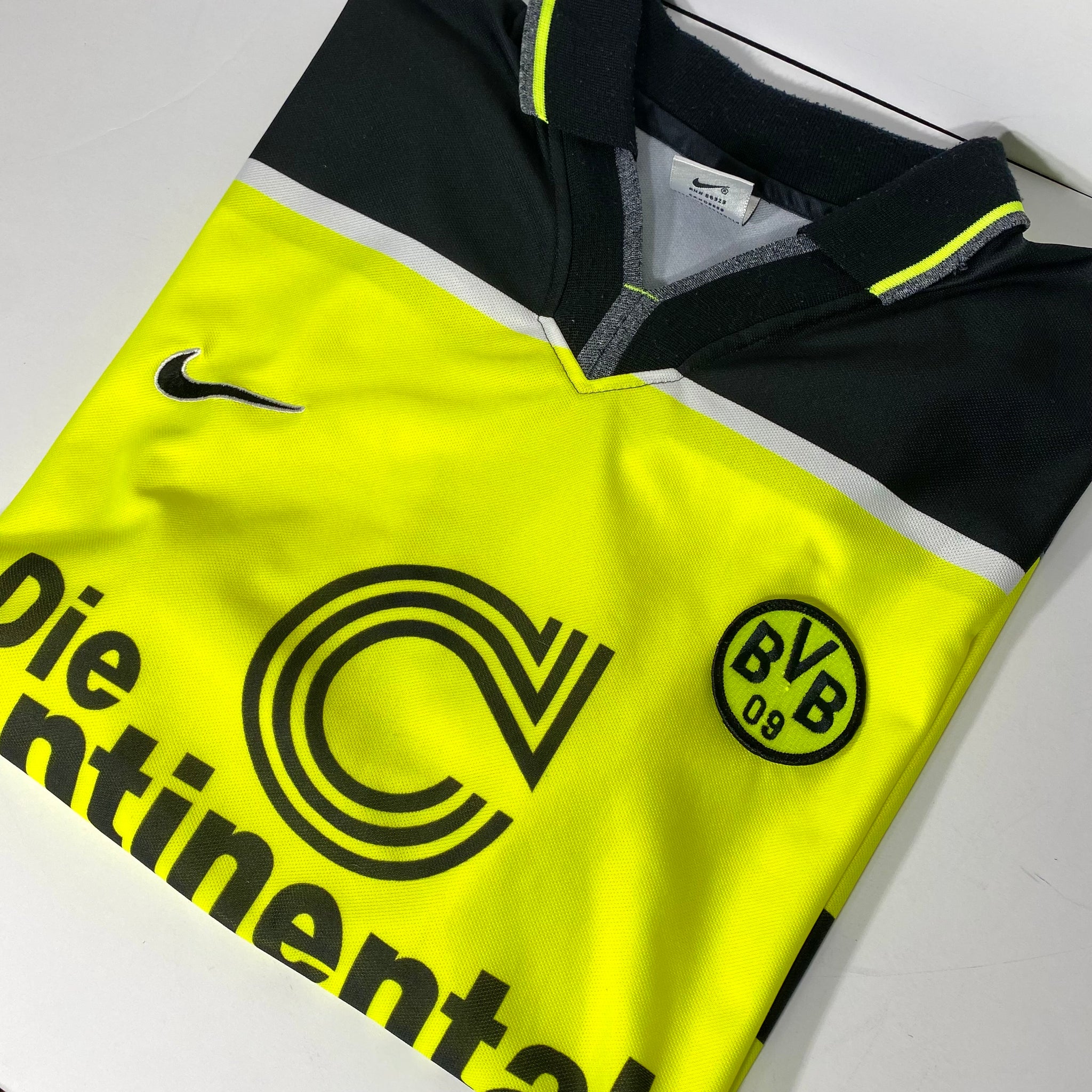 Vintage Nike Borussia Dortmund 97/98 Home Jersey (XL)