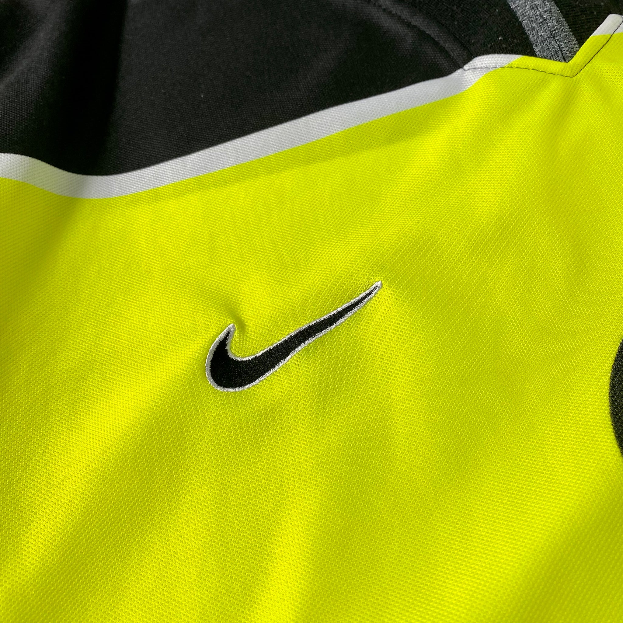 Vintage Nike Borussia Dortmund 97/98 Home Jersey (XL)