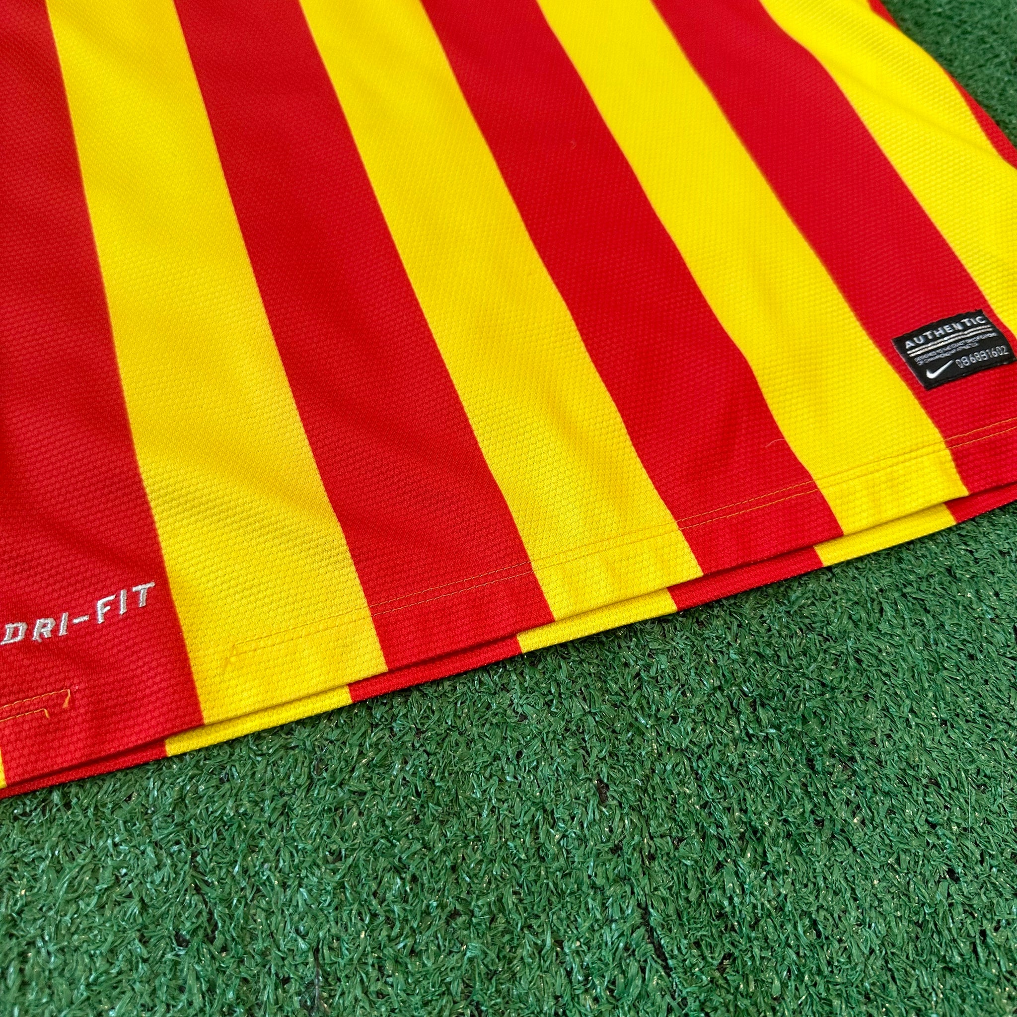 Nike FC Barcelona #10 Messi 2013/14 Away Soccer Jersey (S)