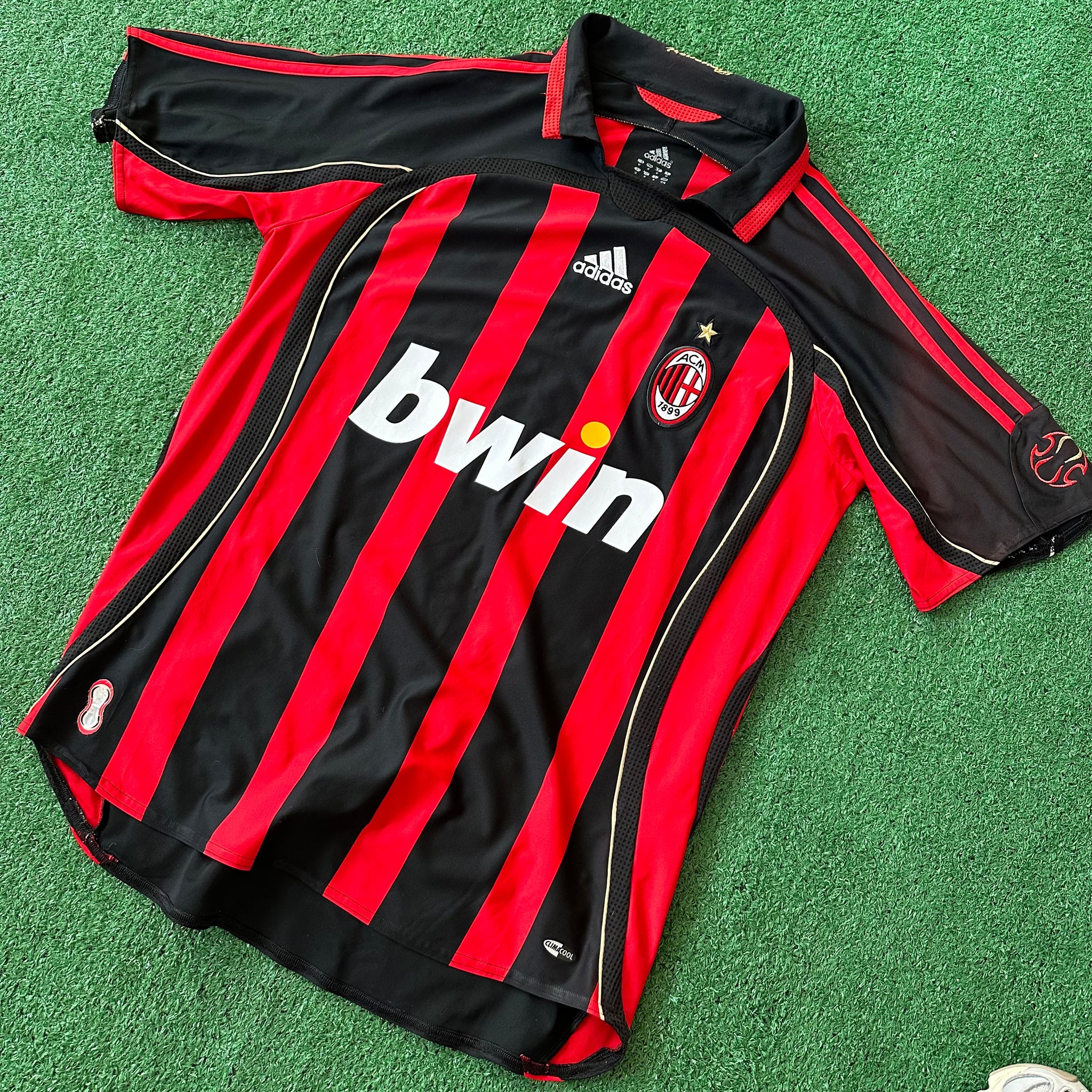 Vintage Adidas AC Milan #22 Kaka 2006/07 Home Soccer Jersey (M Vintage Adidas AC Milan #22 Kaka 2006/07 Home Soccer Jersey (M