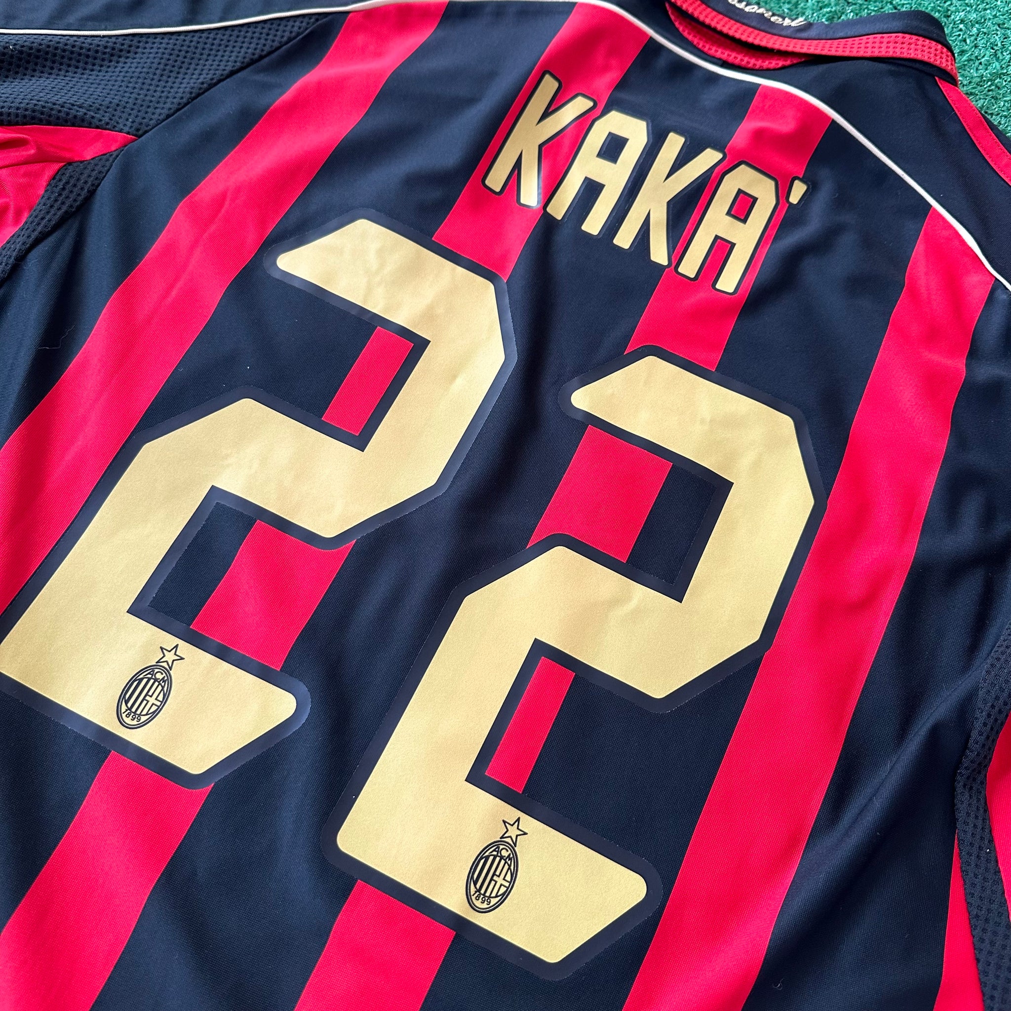 Vintage Adidas AC Milan #22 Kaka 2006/07 Home Soccer Jersey (M)