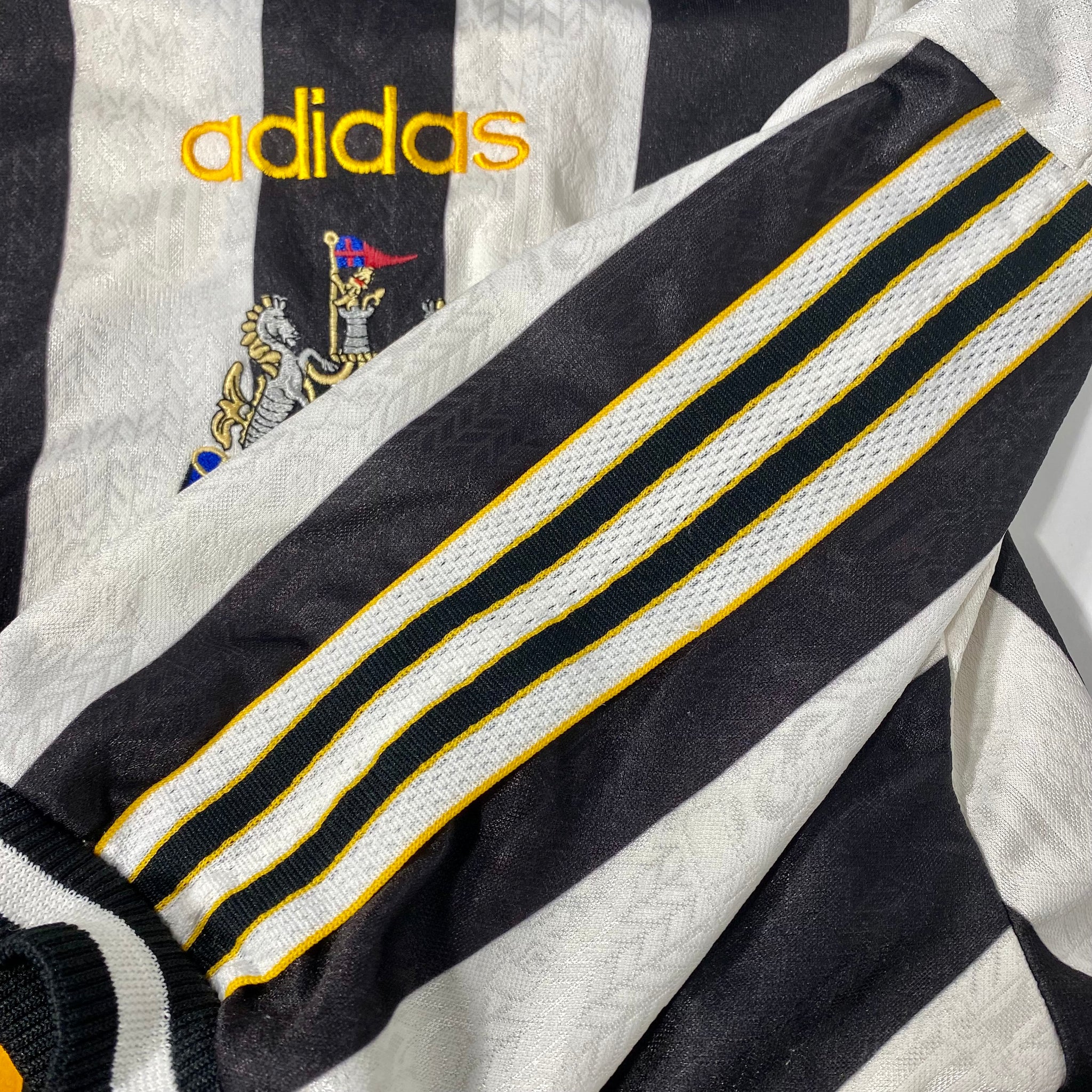 Vintage Adidas Newcastle 97/98 Home Jersey (L)