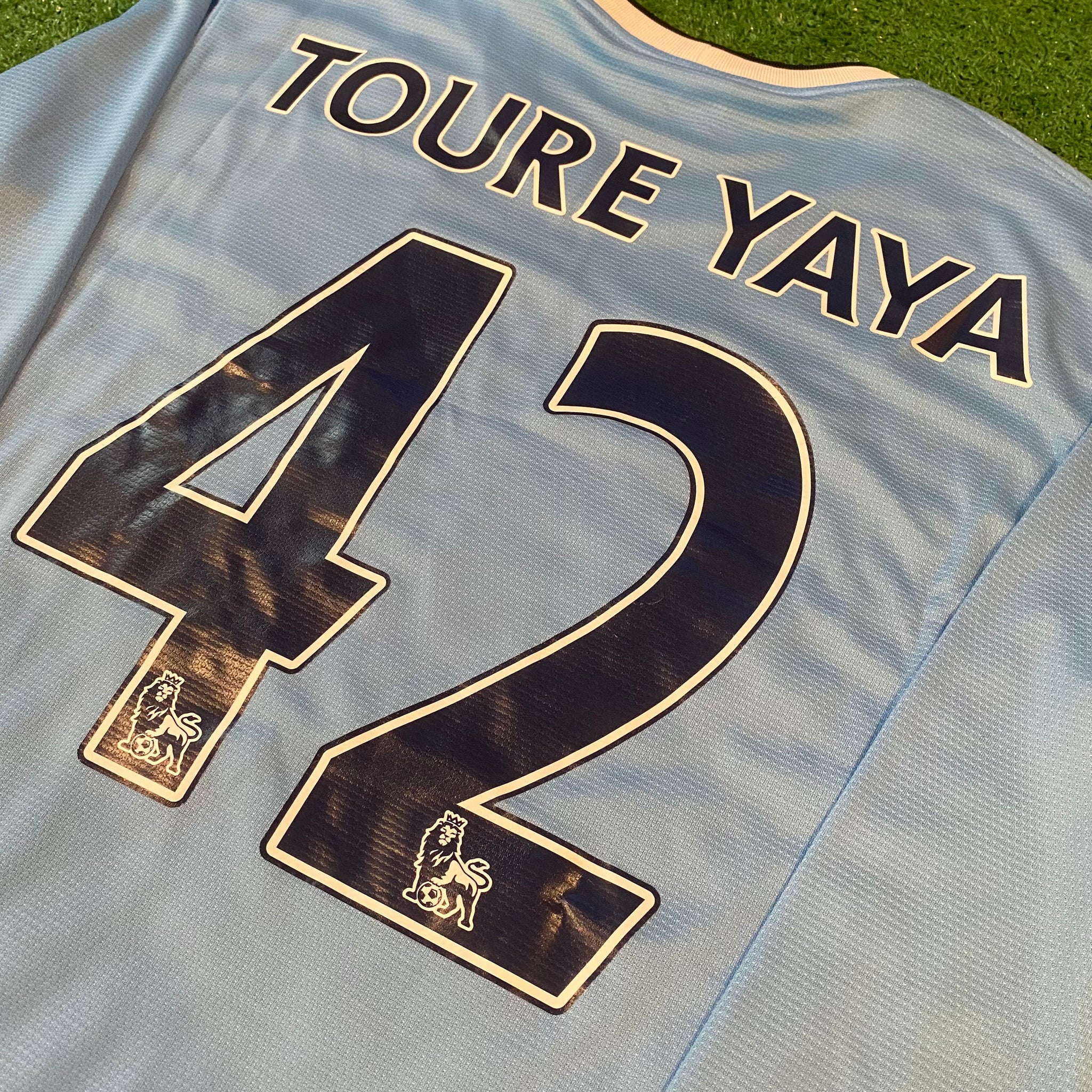 Nike Manchester City #42 Toure Yaya 2013/14 Home Soccer Jersey (L)